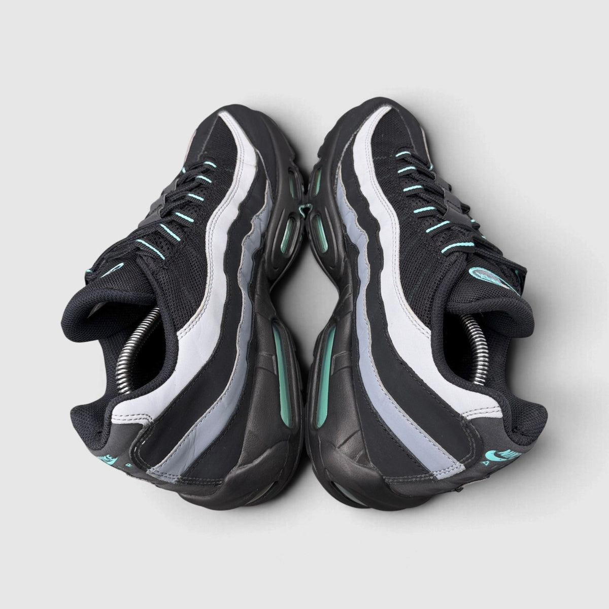 Nike Air Max 95 Aurora Green, buty sportowe męskie w bardzo dobrym stanie rozmiar 45.5, widok z góry