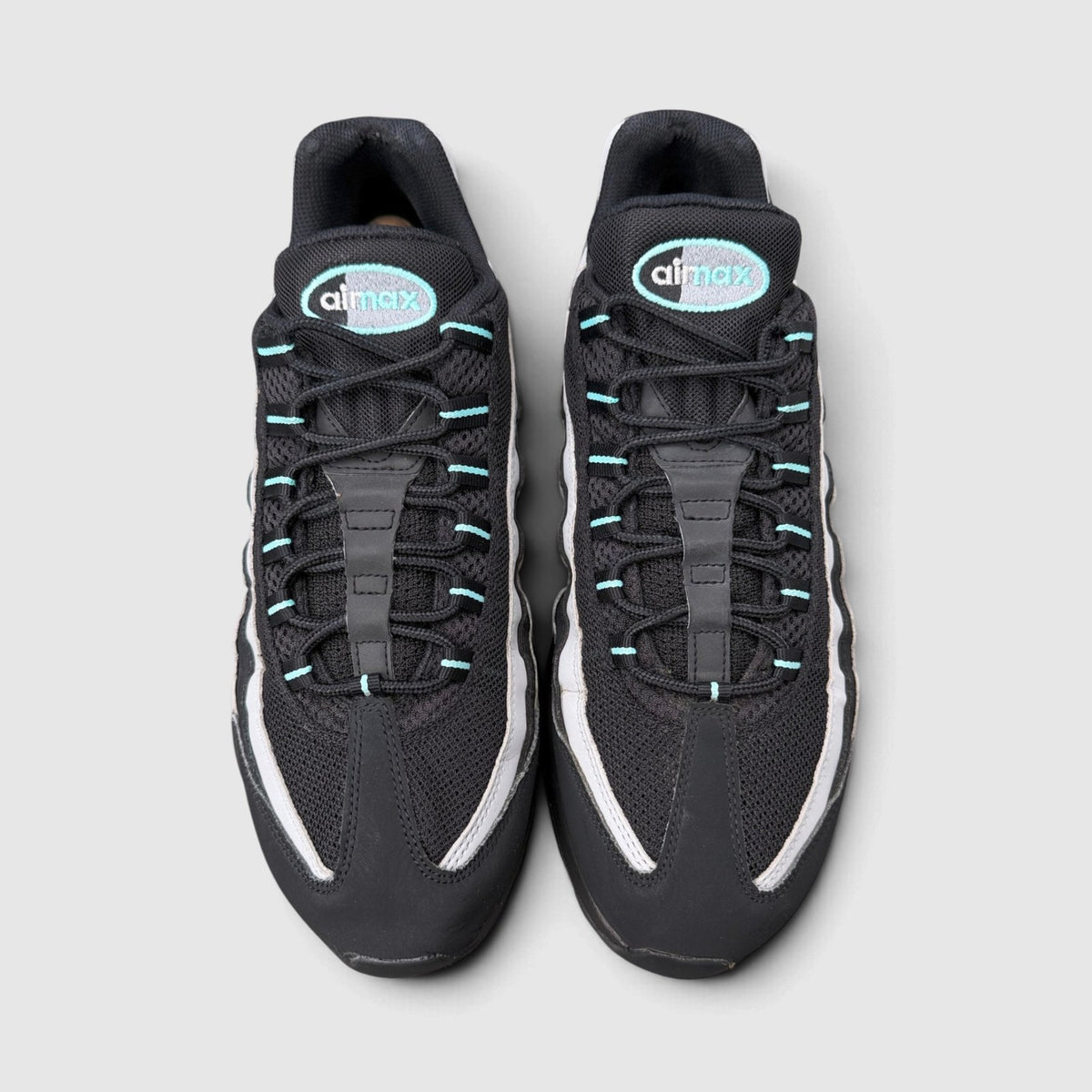 Nike Air Max 95 Aurora Green, buty sportowe męskie w bardzo dobrym stanie rozmiar 45.5, widok z góry