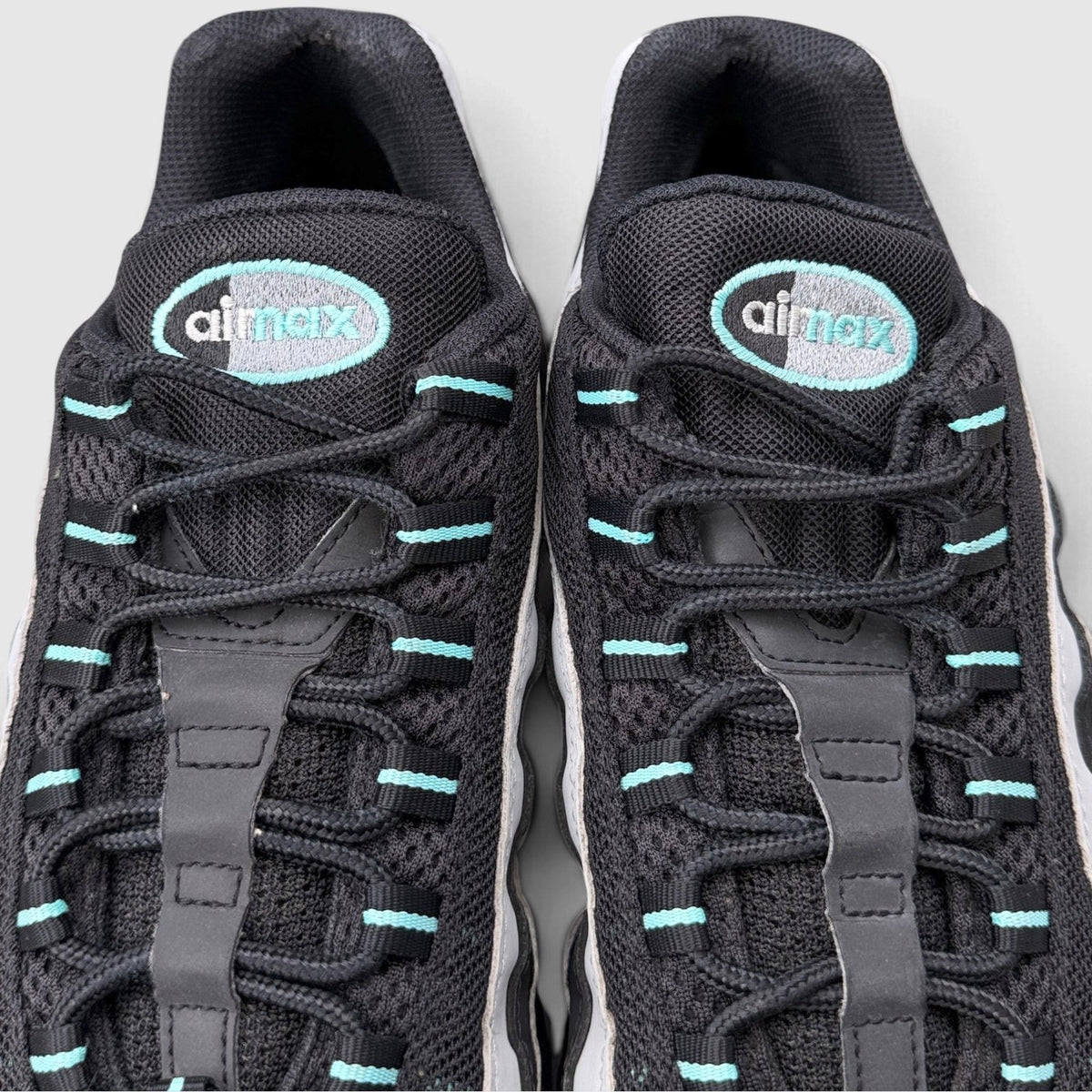 Nike Air Max 95 Aurora Green, buty sportowe męskie w bardzo dobrym stanie rozmiar 45.5, język buta