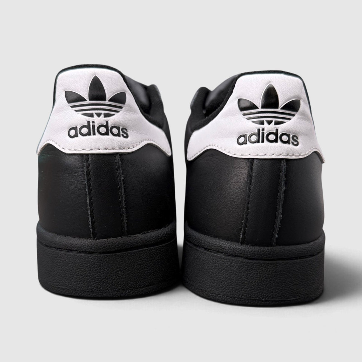 Adidas Superstar II Black White, buty sportowe damskie w bardzo dobrym stanie rozmiar 39 1/3, widok z tyłu