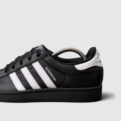 Adidas Superstar II Black White, buty sportowe damskie w bardzo dobrym stanie rozmiar 39 1/3, boczny profil, lewa strona