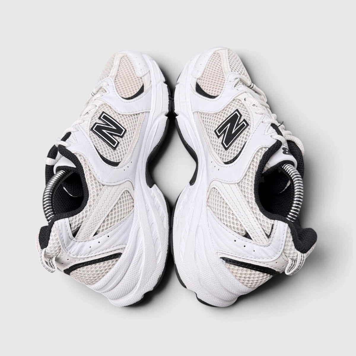 New Balance 530, buty sportowe damskie w bardzo dobrym stanie rozmiar 38.5, widok z góry