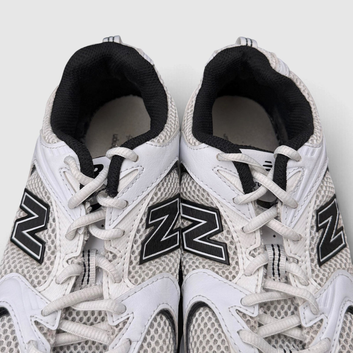 New Balance 530, buty sportowe damskie w bardzo dobrym stanie rozmiar 38.5, widok z góry