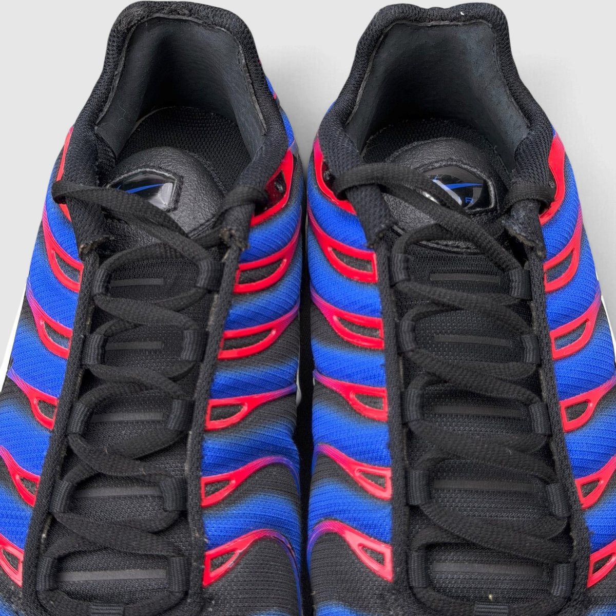 Nike Air Max Plus Spider-Man, buty sportowe męskie w dobrym stanie rozmiar 43, widok z góry