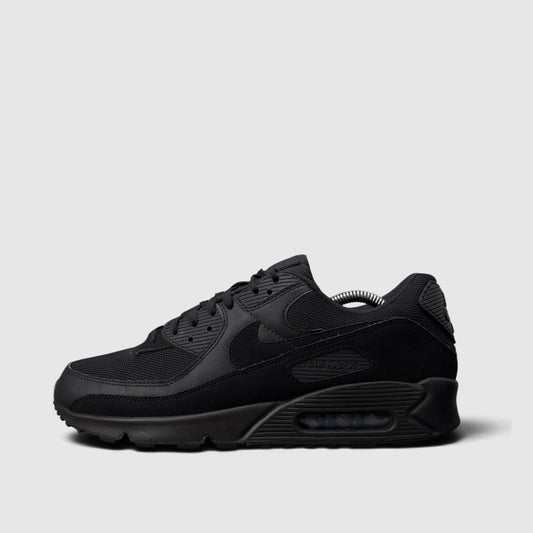 Nike Air Max 90 Triple Black, buty sportowe męskie w bardzo dobrym stanie rozmiar 46, boczny profil, lewa strona