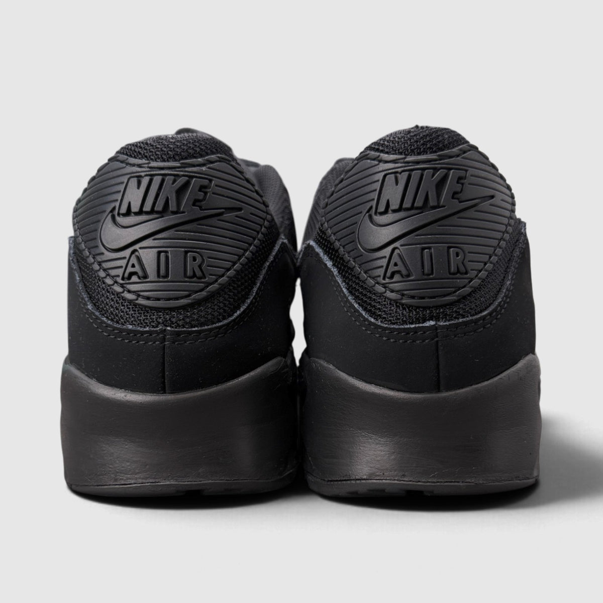 Nike Air Max 90 Triple Black, buty sportowe męskie w bardzo dobrym stanie rozmiar 46, widok z tyłu