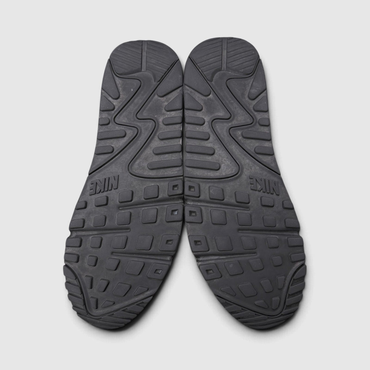 Nike Air Max 90 Triple Black, buty sportowe męskie w bardzo dobrym stanie rozmiar 46, podeszwa