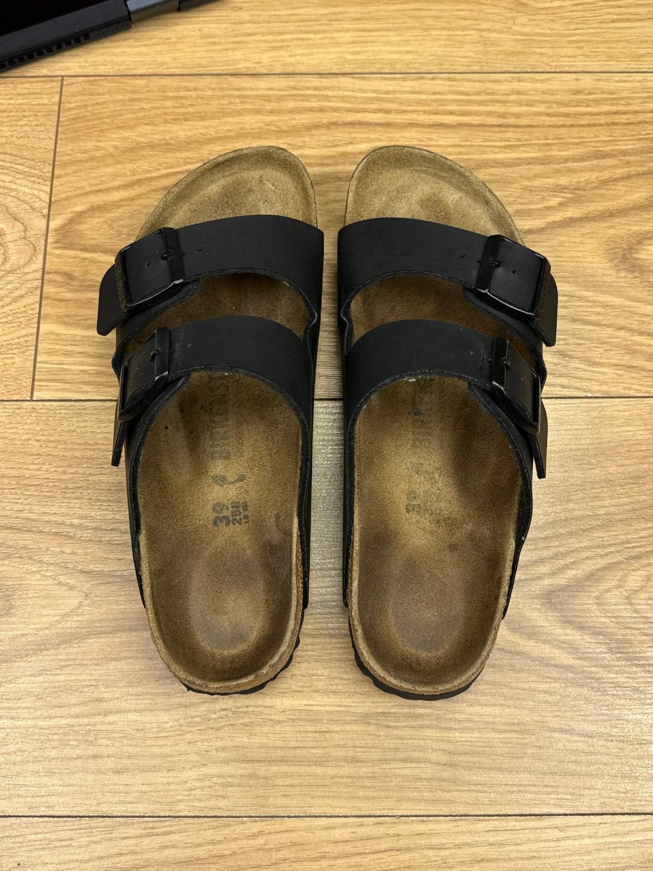 Birkenstock Arizona — klapki damskie w bardzo dobrym stanie rozmiar 39, widok z boku