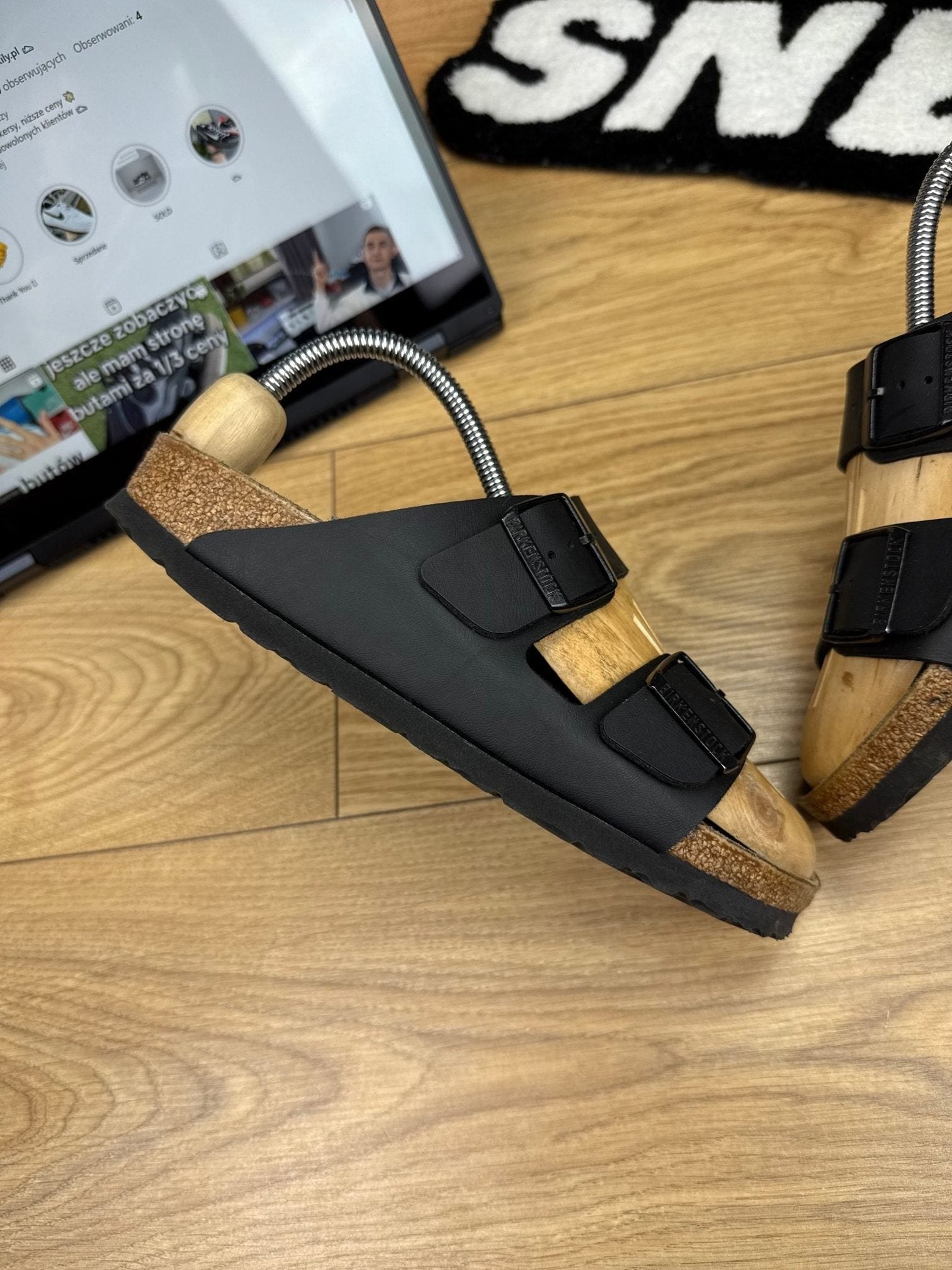 Birkenstock Arizona — klapki damskie w bardzo dobrym stanie rozmiar 39, zewnętrzny panel lewego buta
