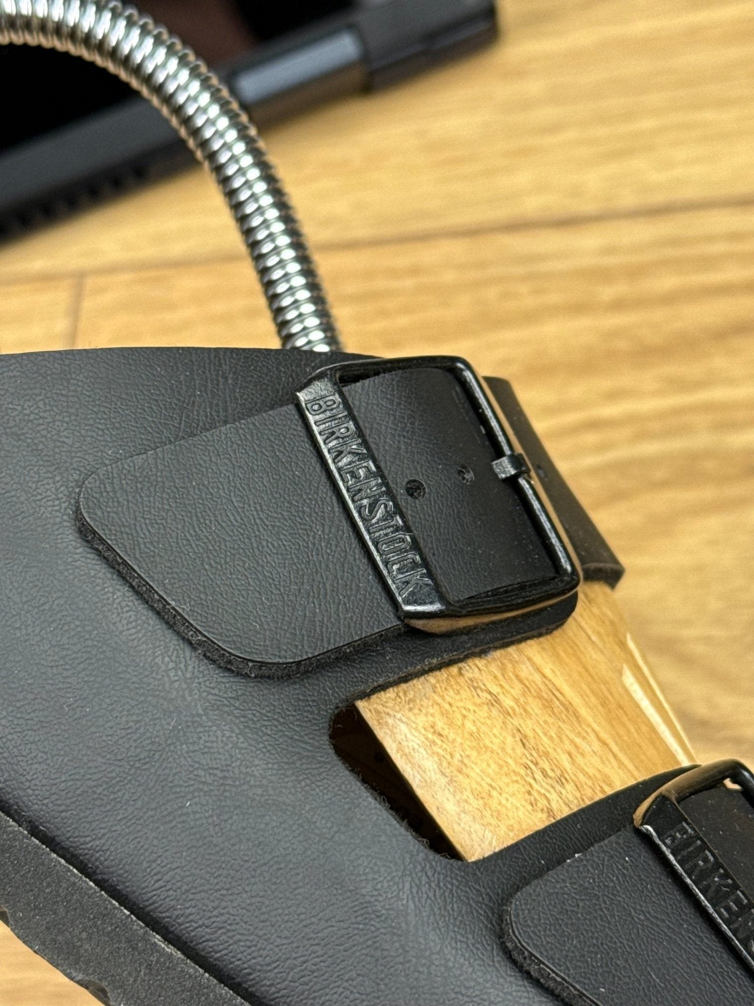 Birkenstock Arizona — klapki damskie w bardzo dobrym stanie rozmiar 39, widok z góry na wewnętrzną stronę butów
