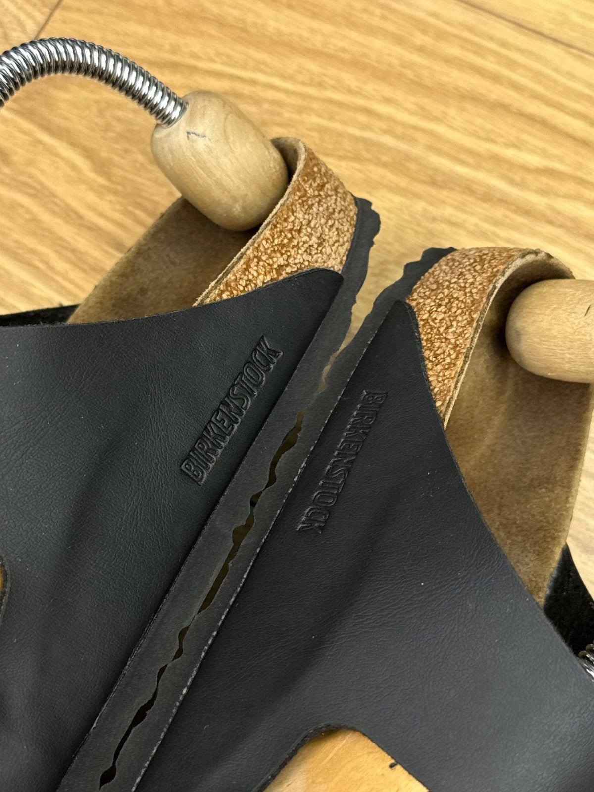 Birkenstock Arizona — klapki damskie w bardzo dobrym stanie rozmiar 39, wewnętrzny panel prawego buta