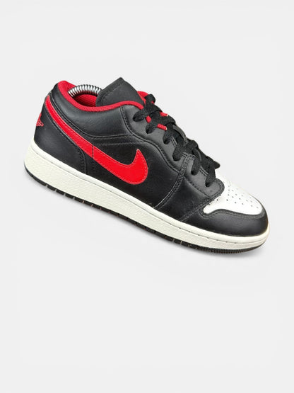 Nike Air Jordan 1 Low — buty sportowe damskie w bardzo dobrym stanie rozmiar 38.5, widok z boku