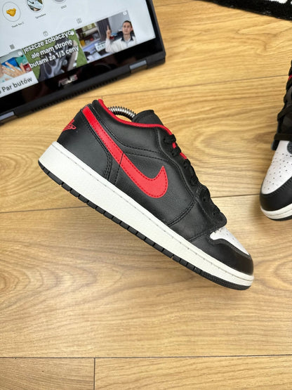 Nike Air Jordan 1 Low — buty sportowe damskie w bardzo dobrym stanie rozmiar 38.5, zewnętrzny panel prawego buta