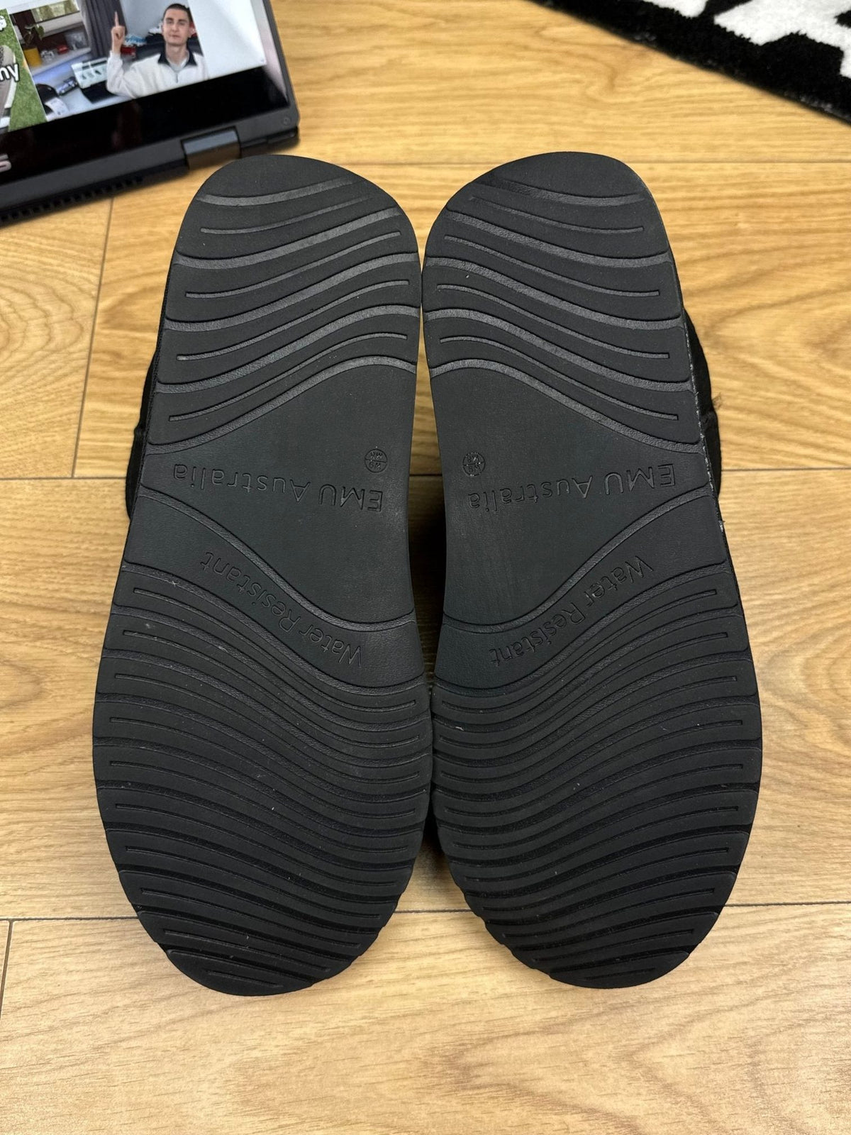 EMU Australia Stinger Micro — buty zimowe męskie w dobrym stanie rozmiar 40, podeszwa