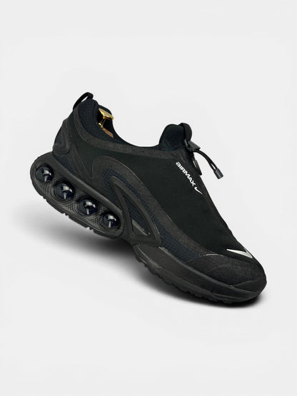 Nike Air Max Dn Roam Triple Black — buty sportowe męskie w bardzo dobrym stanie rozmiar 45, zewnętrzny panel prawego buta