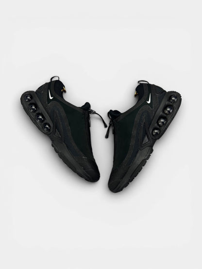 Nike Air Max Dn Roam Triple Black — buty sportowe męskie w bardzo dobrym stanie rozmiar 45, widok z góry na wewnętrzną stronę butów