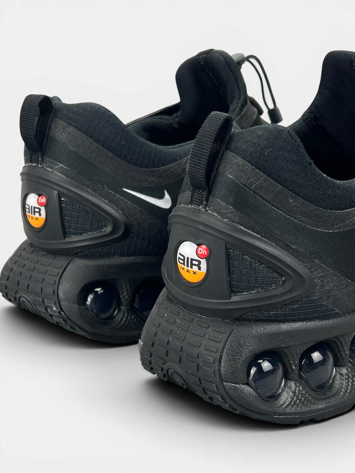 Nike Air Max Dn Roam Triple Black — buty sportowe męskie w bardzo dobrym stanie rozmiar 45, widok z góry