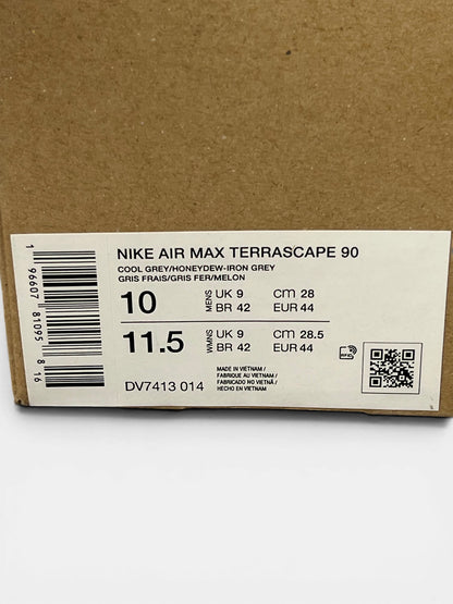 Nike Air Max Terrascape 90 Cool Grey Honeydew — buty sportowe męskie nowe rozmiar 44, para butów, widok z boku na tle studyjnym