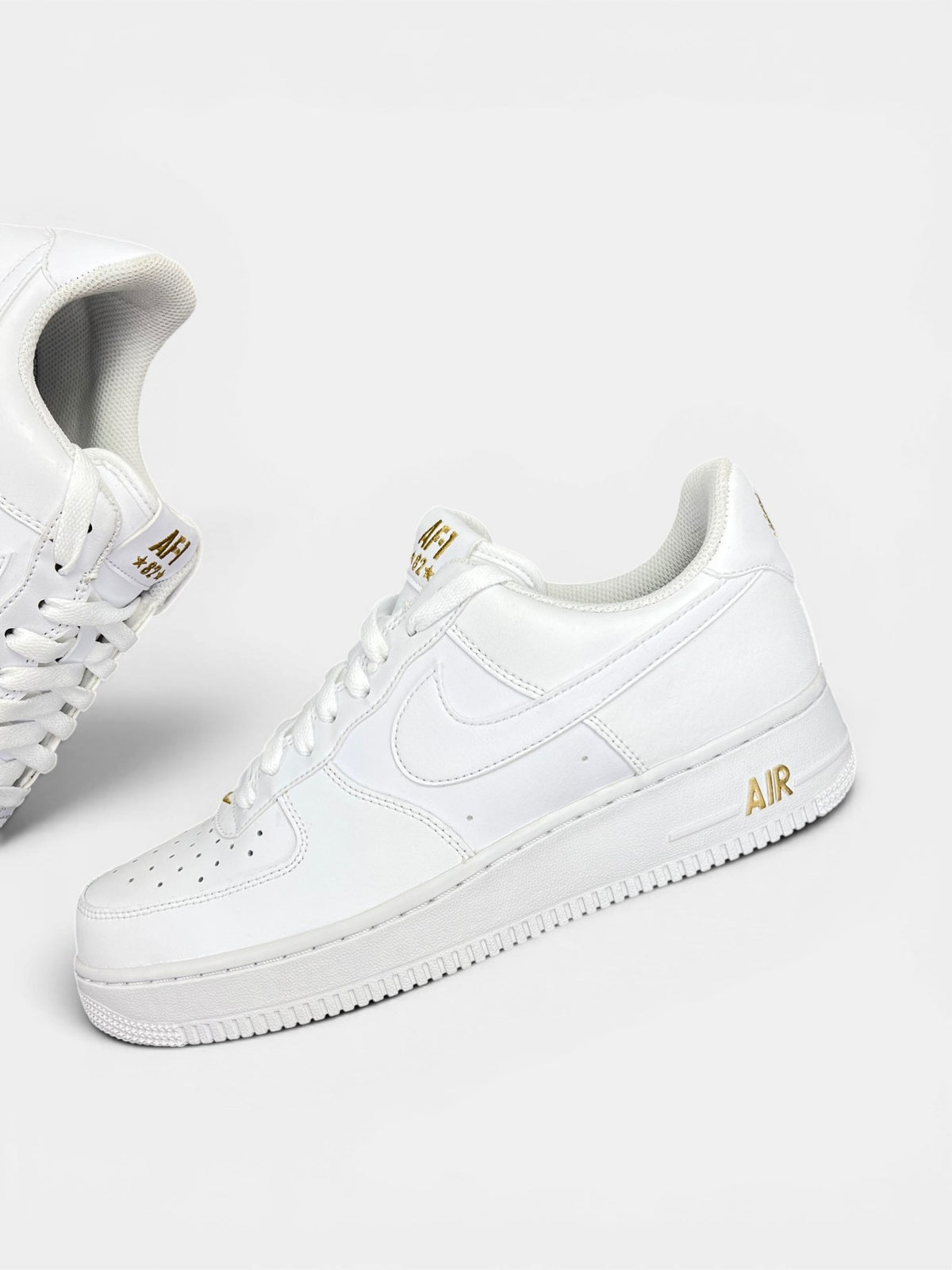 Nike Air Force 1 Low Crest Logo — buty sportowe męskie nowe rozmiar 42.5, zewnętrzny panel lewego buta