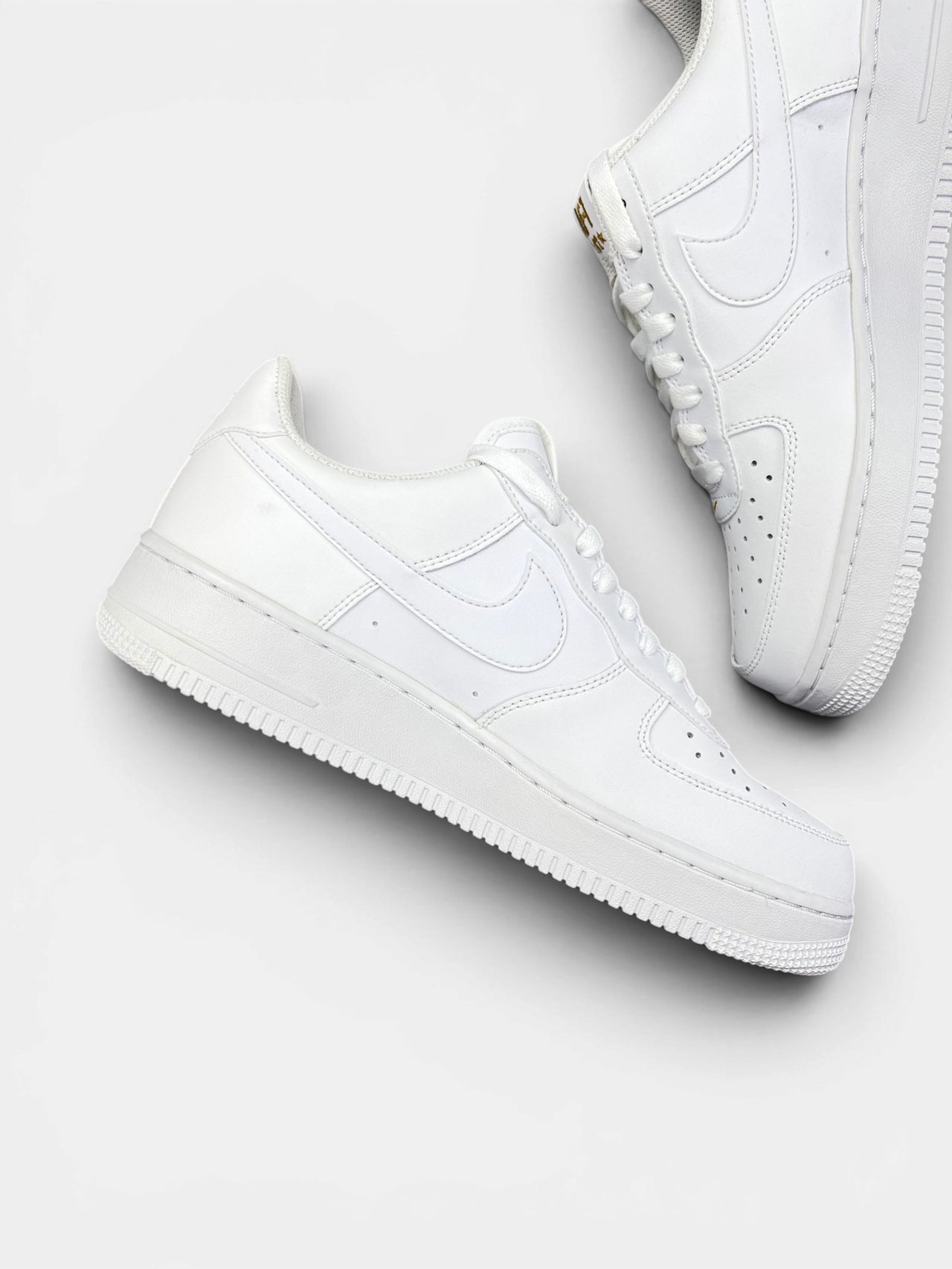 Nike Air Force 1 Low Crest Logo — buty sportowe męskie nowe rozmiar 42.5, wewnętrzny panel lewego buta