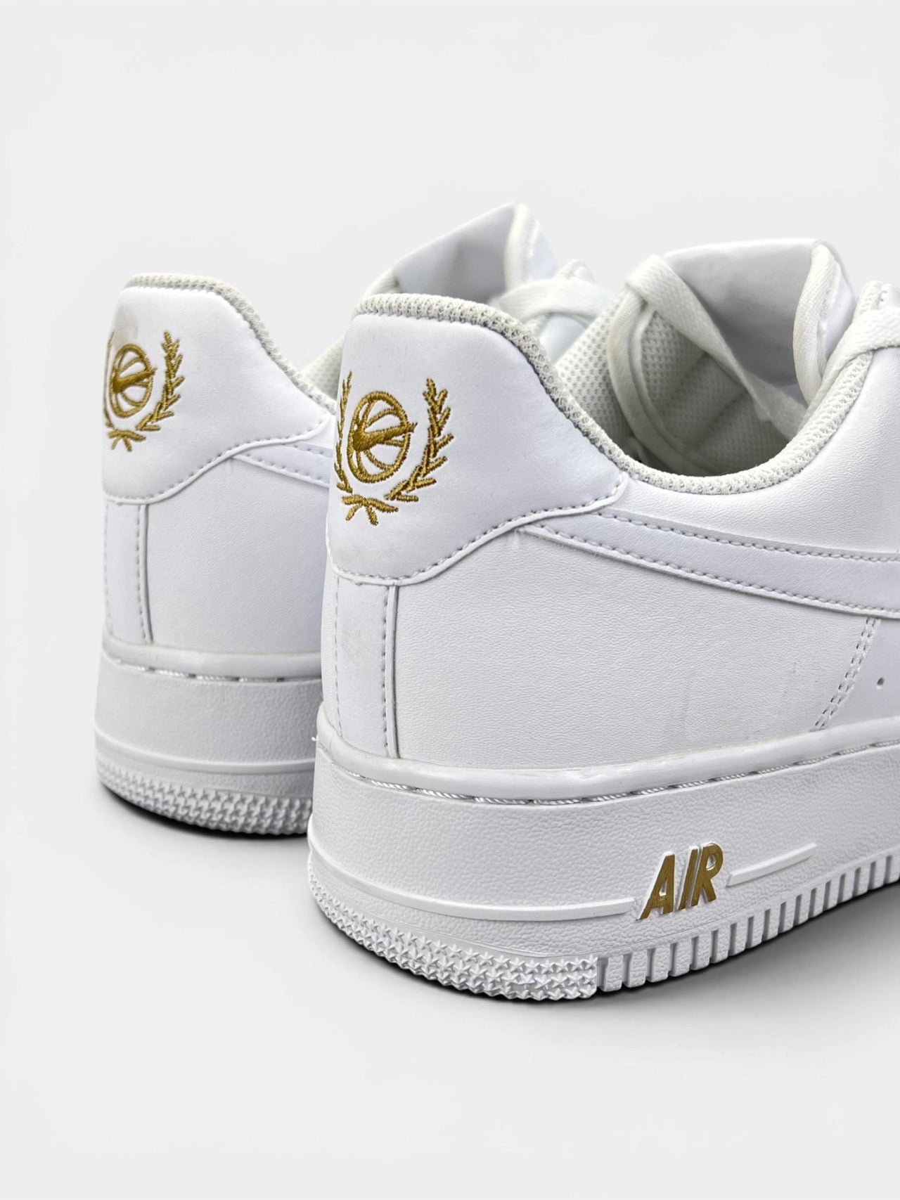 Nike Air Force 1 Low Crest Logo — buty sportowe męskie nowe rozmiar 42.5, widok z tyłu