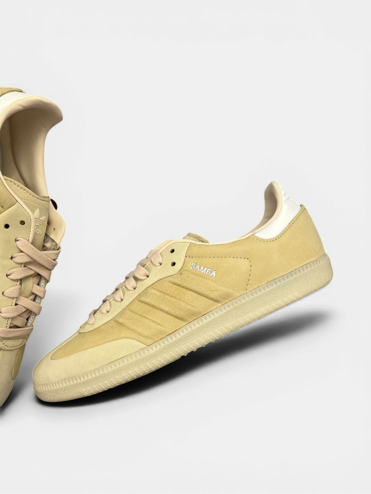Adidas Samba Sand Strata — buty sportowe męskie nowe rozmiar 42, zewnętrzny panel lewego buta