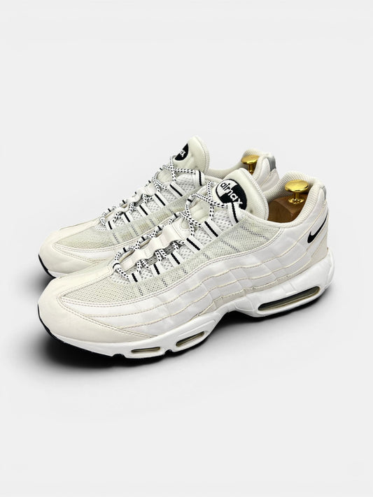 Nike Air Max 95 White Black — buty sportowe męskie w bardzo dobrym stanie rozmiar 45.5, widok z boku