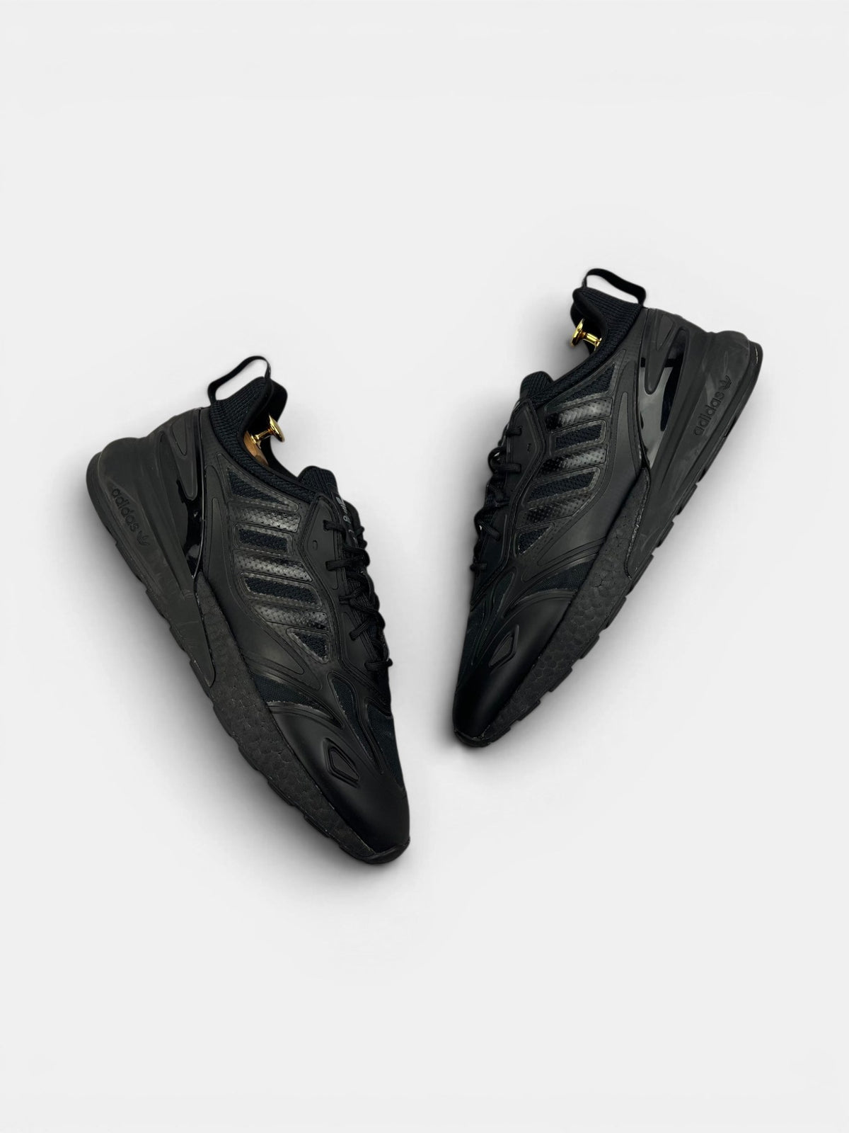 Adidas ZX 2K Boost 2.0 Triple Black — buty sportowe męskie w bardzo dobrym stanie rozmiar 45 1/3, widok z góry na zewnętrzną stronę butów