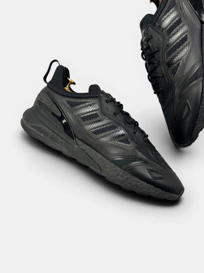 Adidas ZX 2K Boost 2.0 Triple Black — buty sportowe męskie w bardzo dobrym stanie rozmiar 45 1/3, zewnętrzny panel prawego buta