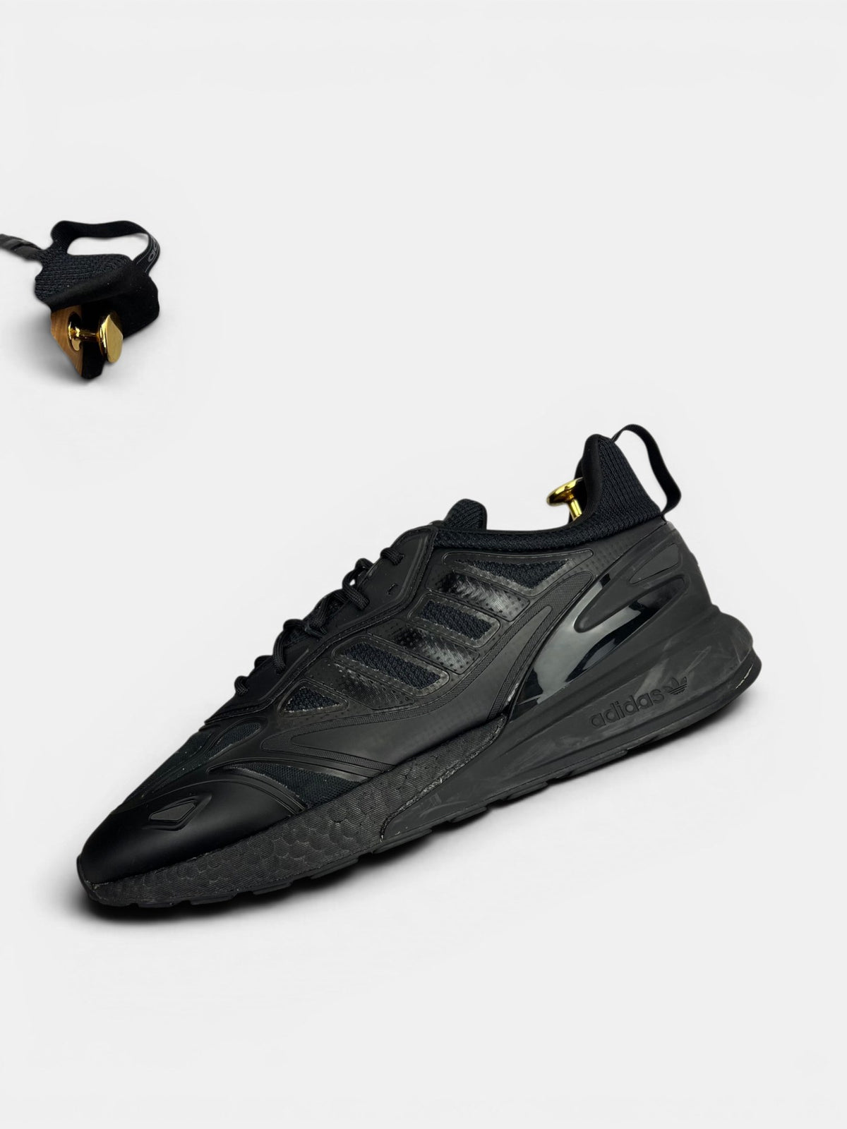 Adidas ZX 2K Boost 2.0 Triple Black — buty sportowe męskie w bardzo dobrym stanie rozmiar 45 1/3, zewnętrzny panel lewego buta