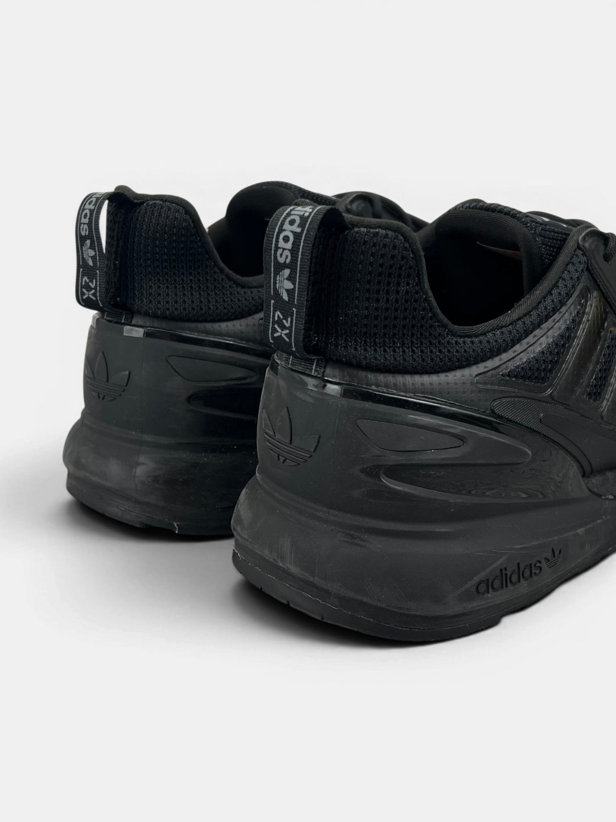 Adidas ZX 2K Boost 2.0 Triple Black — buty sportowe męskie w bardzo dobrym stanie rozmiar 45 1/3, widok z tyłu