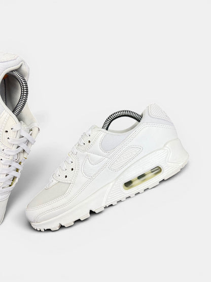 Nike Air Max 90 Triple White — buty sportowe damskie w bardzo dobrym stanie rozmiar 38, zewnętrzny panel lewego buta