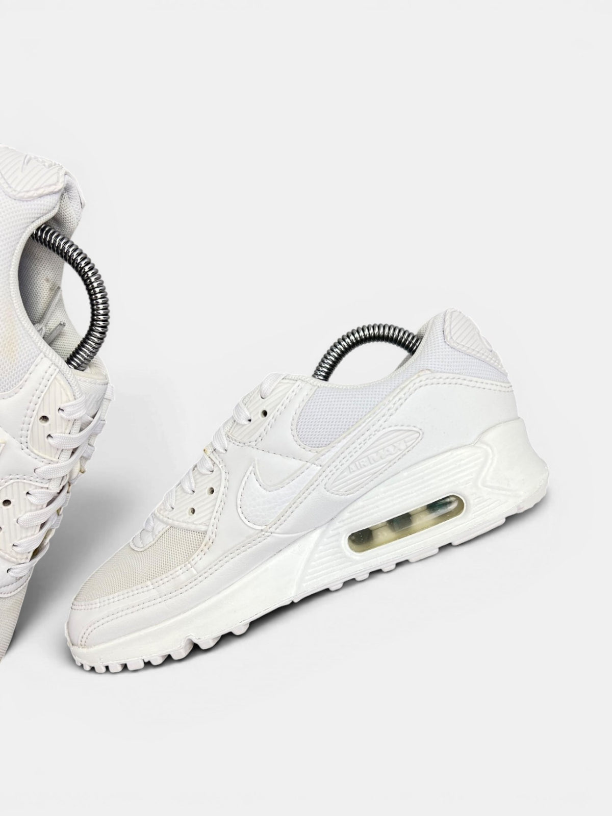 Nike Air Max 90 Triple White — buty sportowe damskie w bardzo dobrym stanie rozmiar 38, wewnętrzny panel prawego buta
