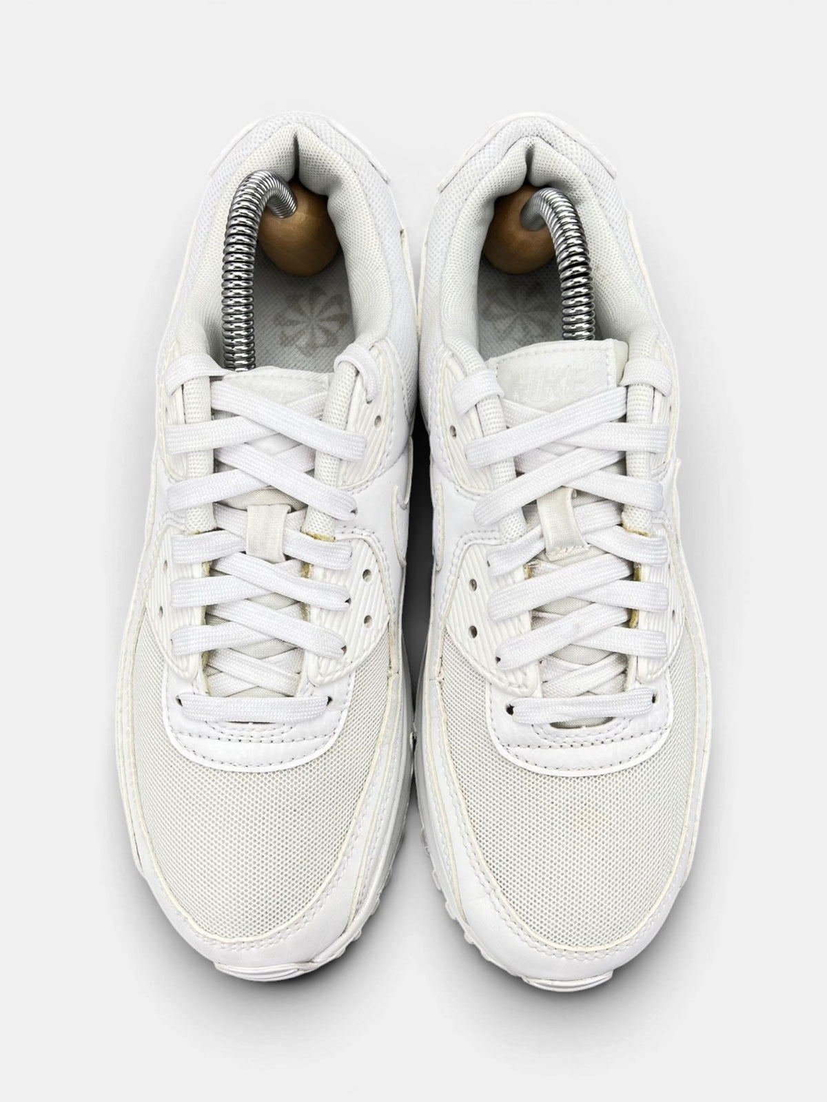 Nike Air Max 90 Triple White — buty sportowe damskie w bardzo dobrym stanie rozmiar 38, widok z góry