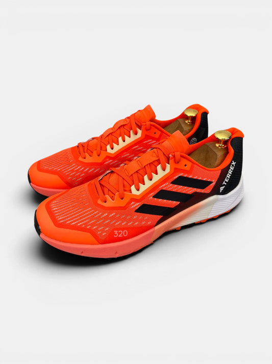 Adidas Terrex Agravic Flow 2 Impact Orange — buty sportowe męskie w bardzo dobrym stanie rozmiar 44 2/3, widok z boku