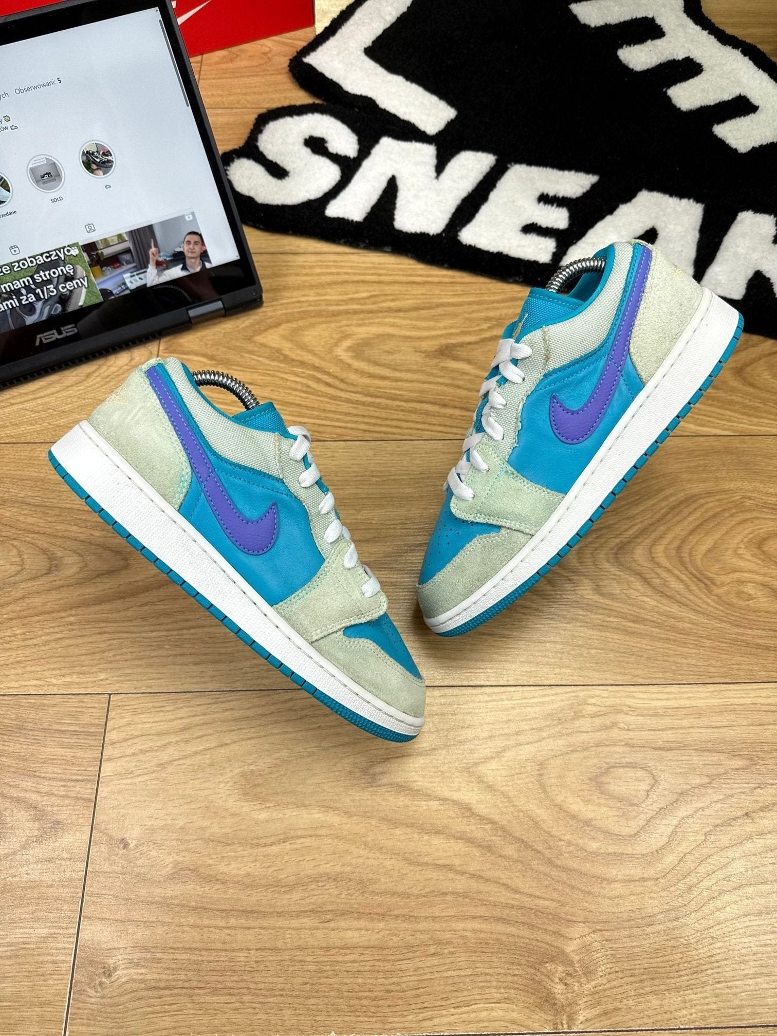 Nike Air Jordan 1 Low SE — buty sportowe męskie w bardzo dobrym stanie rozmiar 39, widok z góry na zewnętrzną stronę butów