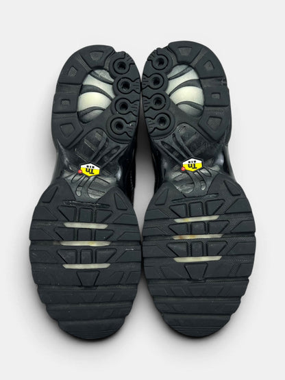 Nike Air Max Plus Triple Black — buty sportowe męskie w bardzo dobrym stanie rozmiar 42.5, podeszwa