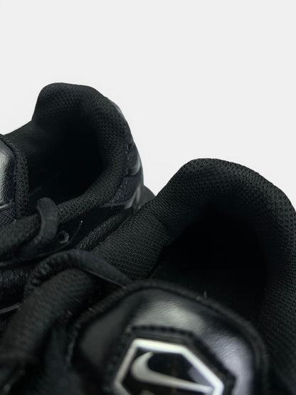 Nike Air Max Plus Triple Black — buty sportowe męskie w bardzo dobrym stanie rozmiar 42.5, zapiętki butów