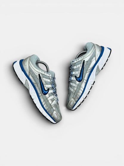 Nike P-6000 Laser Blue — buty sportowe damskie w bardzo dobrym stanie rozmiar 38.5, widok z góry na wewnętrzną stronę butów