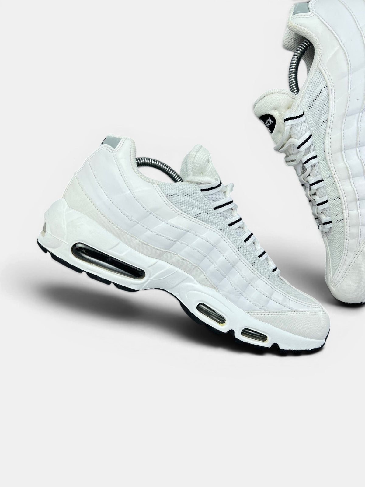 Nike Air Max 95 White Black — buty sportowe męskie w bardzo dobrym stanie rozmiar 44, wewnętrzny panel lewego buta