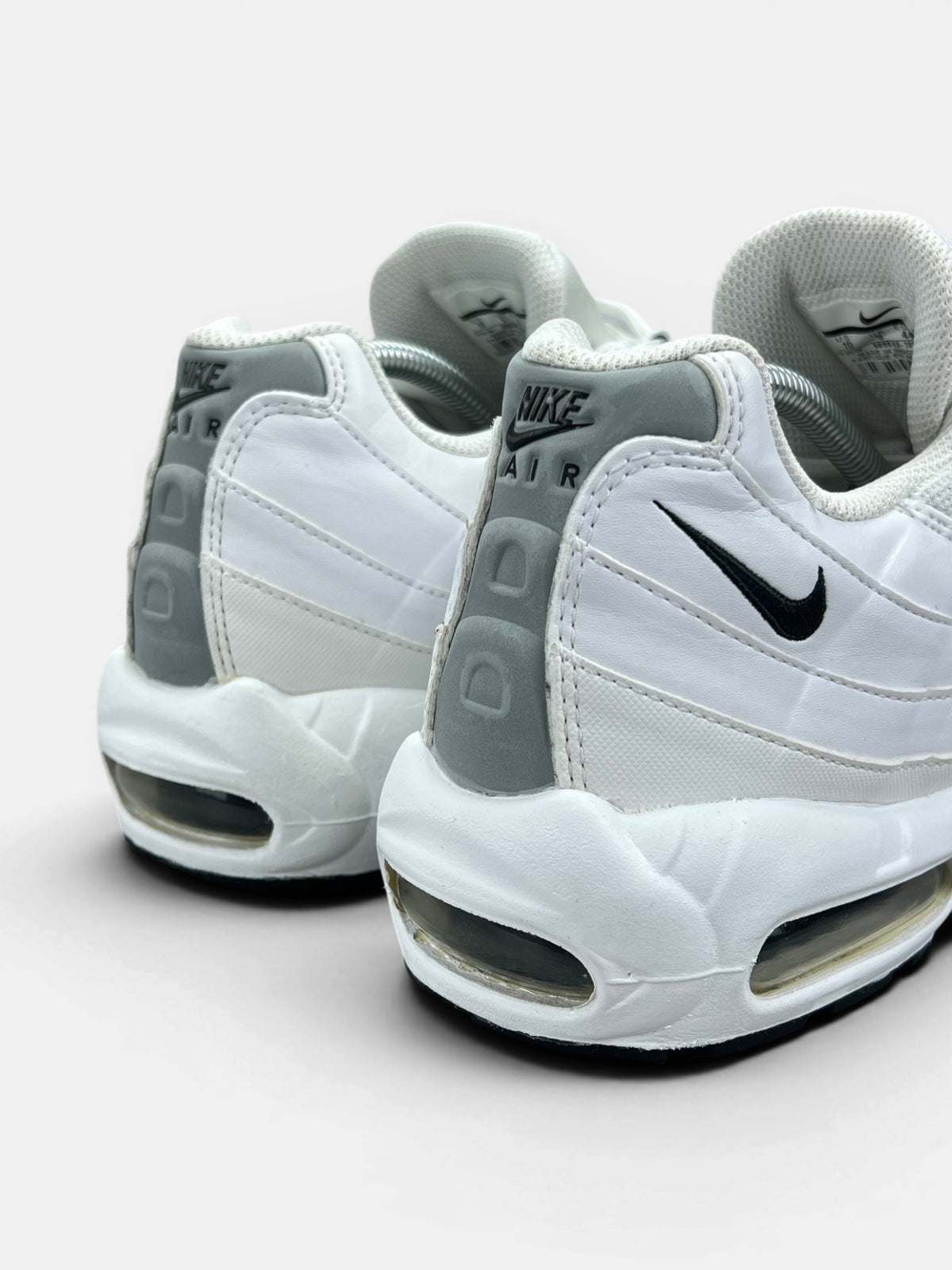 Nike Air Max 95 White Black — buty sportowe męskie w bardzo dobrym stanie rozmiar 44, widok z tyłu