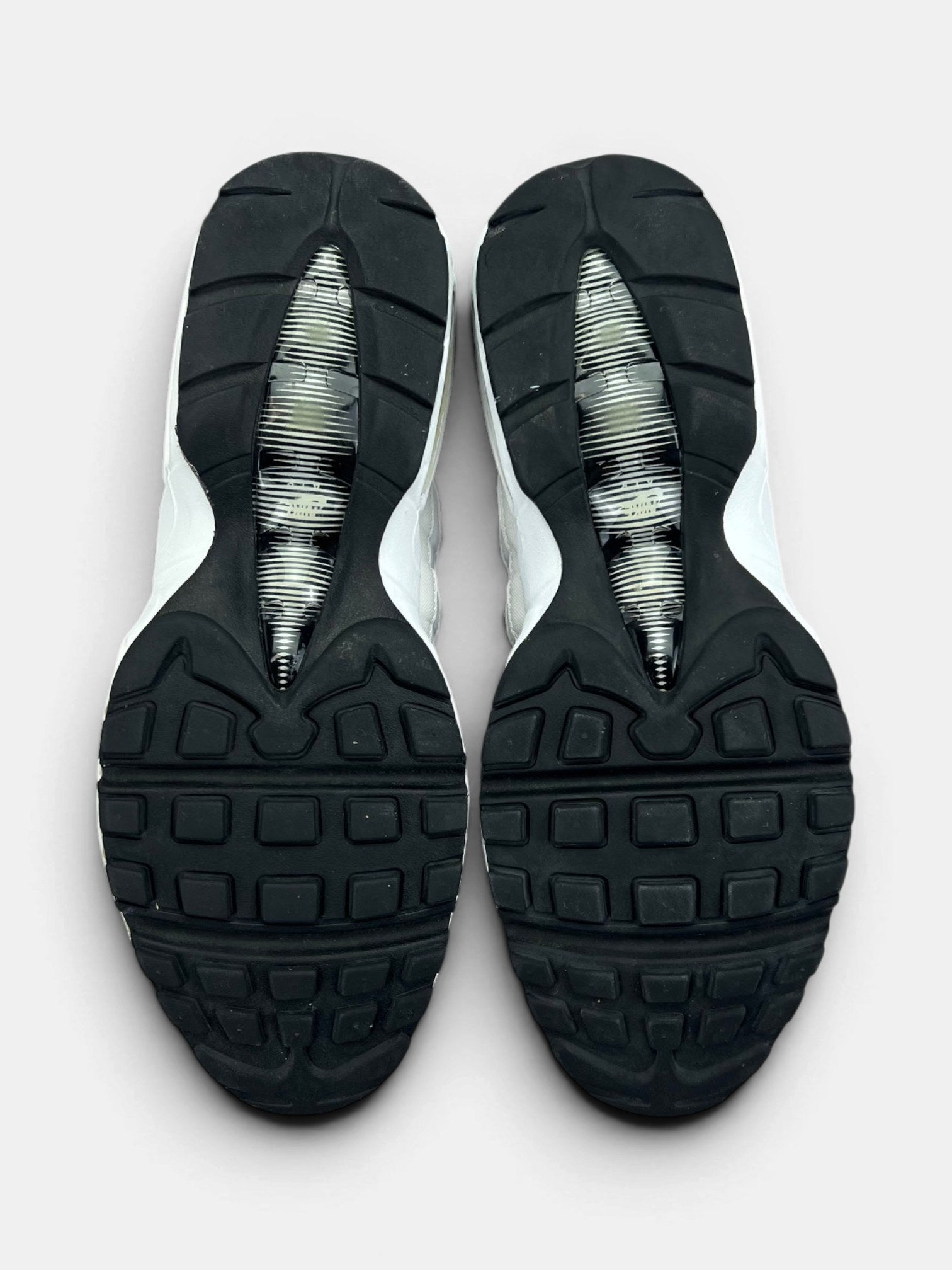 Nike Air Max 95 White Black — buty sportowe męskie w bardzo dobrym stanie rozmiar 44, podeszwa