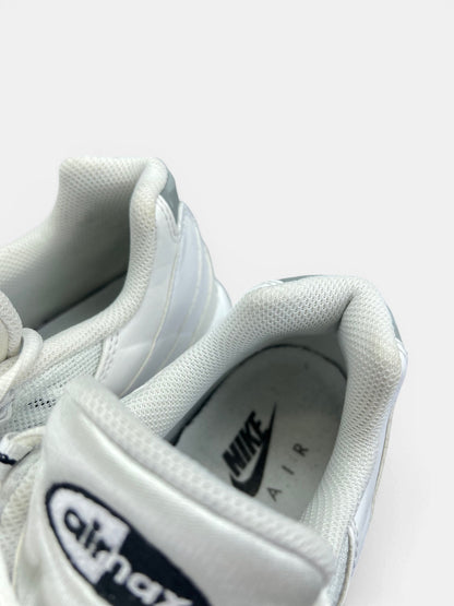 Nike Air Max 95 White Black — buty sportowe męskie w bardzo dobrym stanie rozmiar 44, zapiętki butów