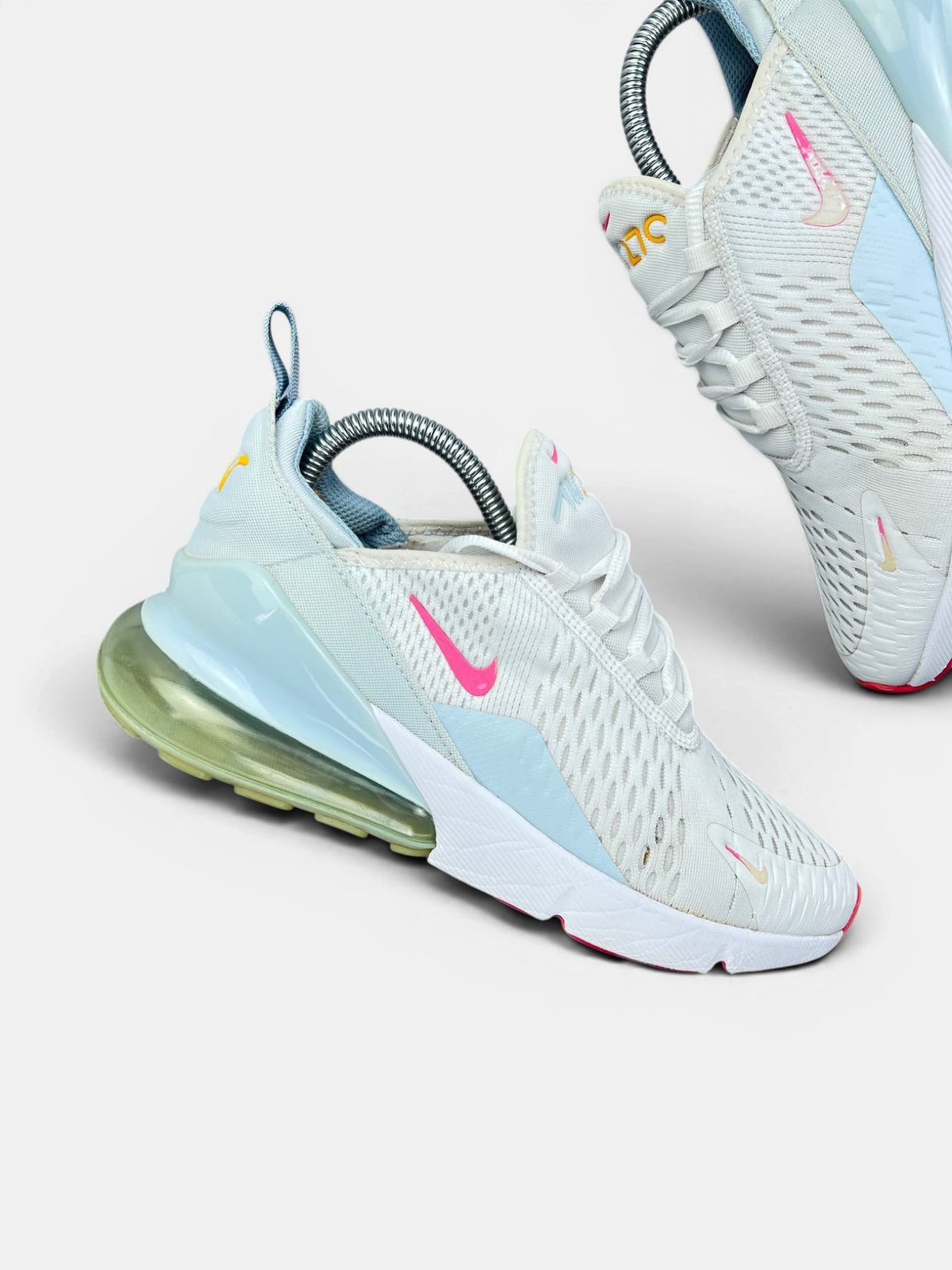 Nike Air Max 270 White Pinksicle — buty sportowe damskie w bardzo dobrym stanie rozmiar 39, zewnętrzny panel prawego buta