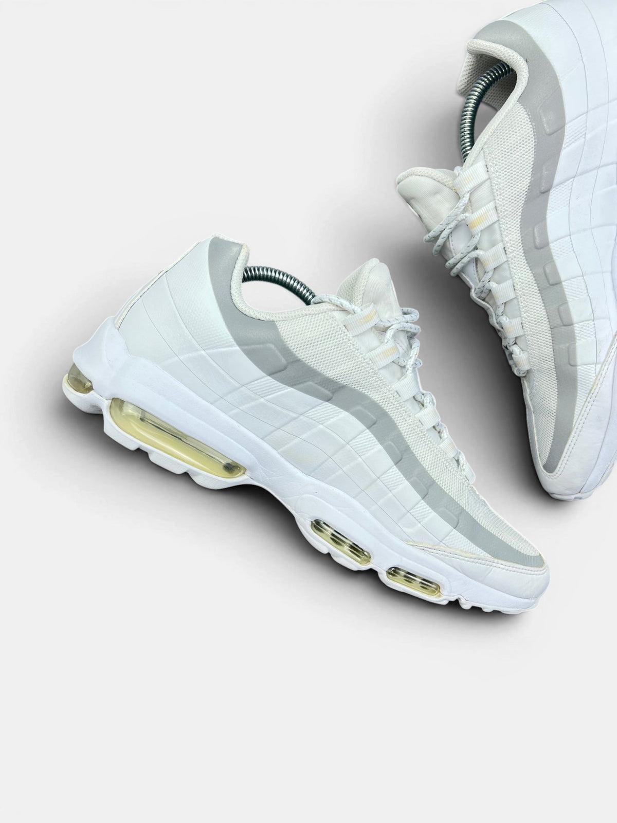 Nike Air Max 95 Ultra White Reflective — buty sportowe męskie w bardzo dobrym stanie rozmiar 44, wewnętrzny panel lewego buta