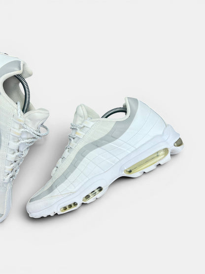 Nike Air Max 95 Ultra White Reflective — buty sportowe męskie w bardzo dobrym stanie rozmiar 44, wewnętrzny panel prawego buta