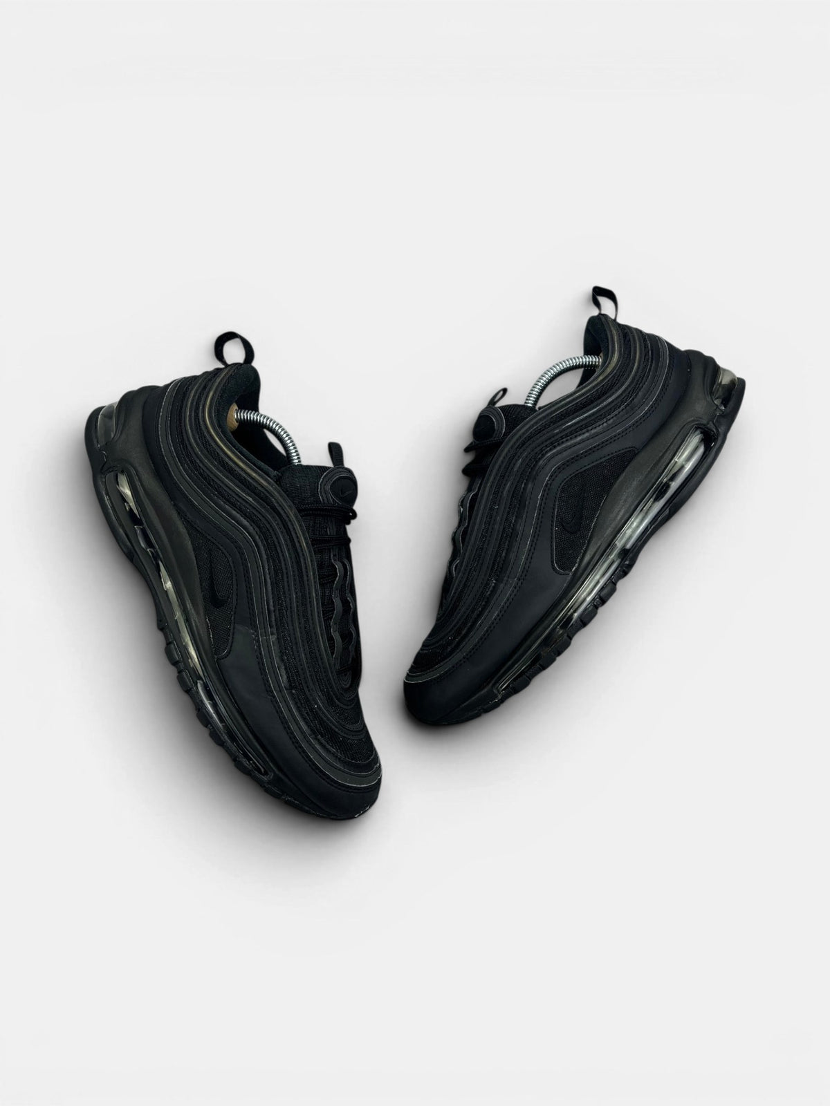 Nike Air Max 97 — buty sportowe męskie w bardzo dobrym stanie rozmiar 45, widok z góry na zewnętrzną stronę butów