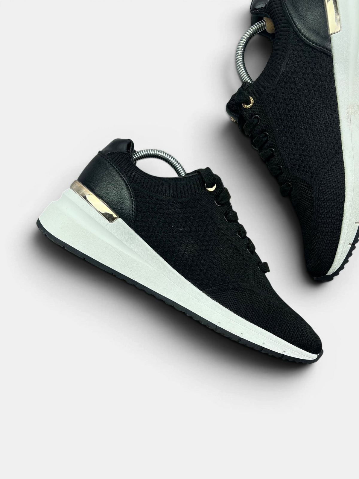 Mexx Glass — buty sportowe damskie w bardzo dobrym stanie rozmiar 42, wewnętrzny panel lewego buta