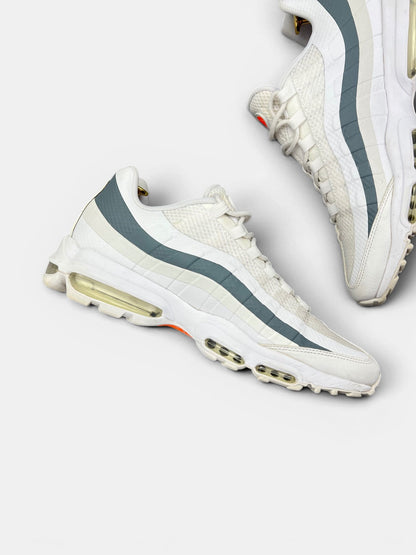 Nike Air Max 95 Ultra White Spruce — buty sportowe męskie w bardzo dobrym stanie rozmiar 45.5, wewnętrzny panel lewego buta