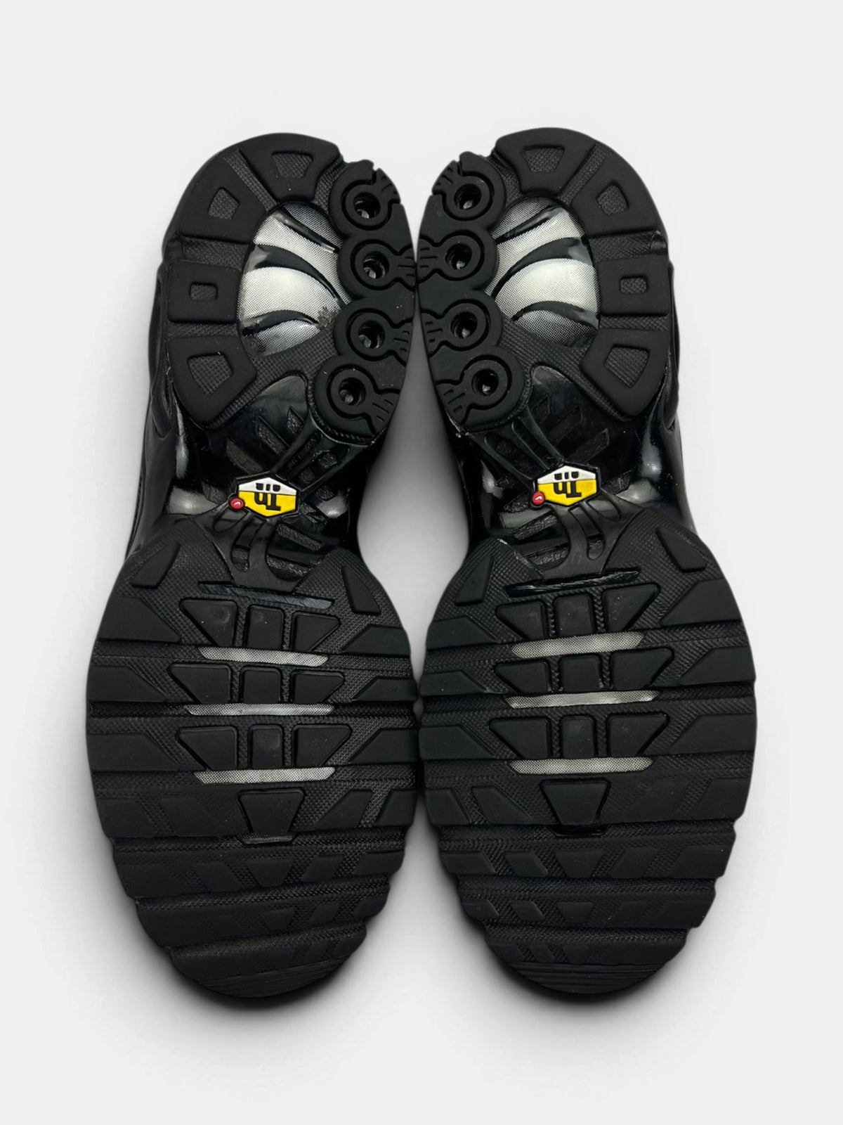 Nike Air Max Plus Triple Black — buty sportowe męskie w bardzo dobrym stanie rozmiar 40.5, podeszwa